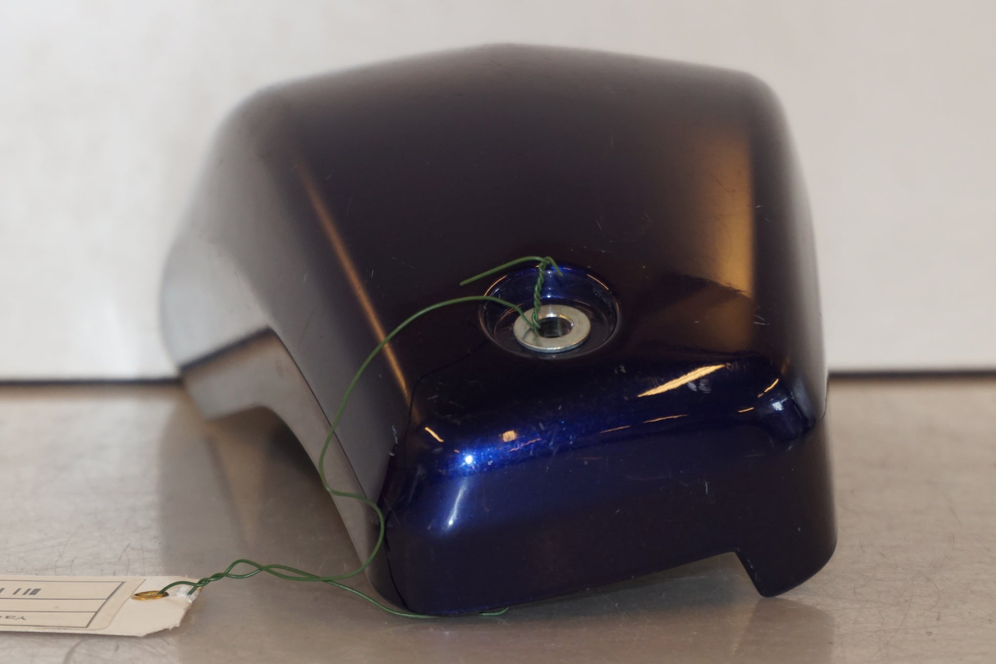 Snett uppifrån på Sidopanel från en Yamaha XVS 1300 -2008 motorcykel.