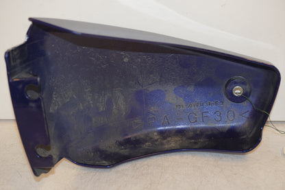 Snett nerifrån på Sidopanel från en Yamaha XVS 1300 -2008 motorcykel.