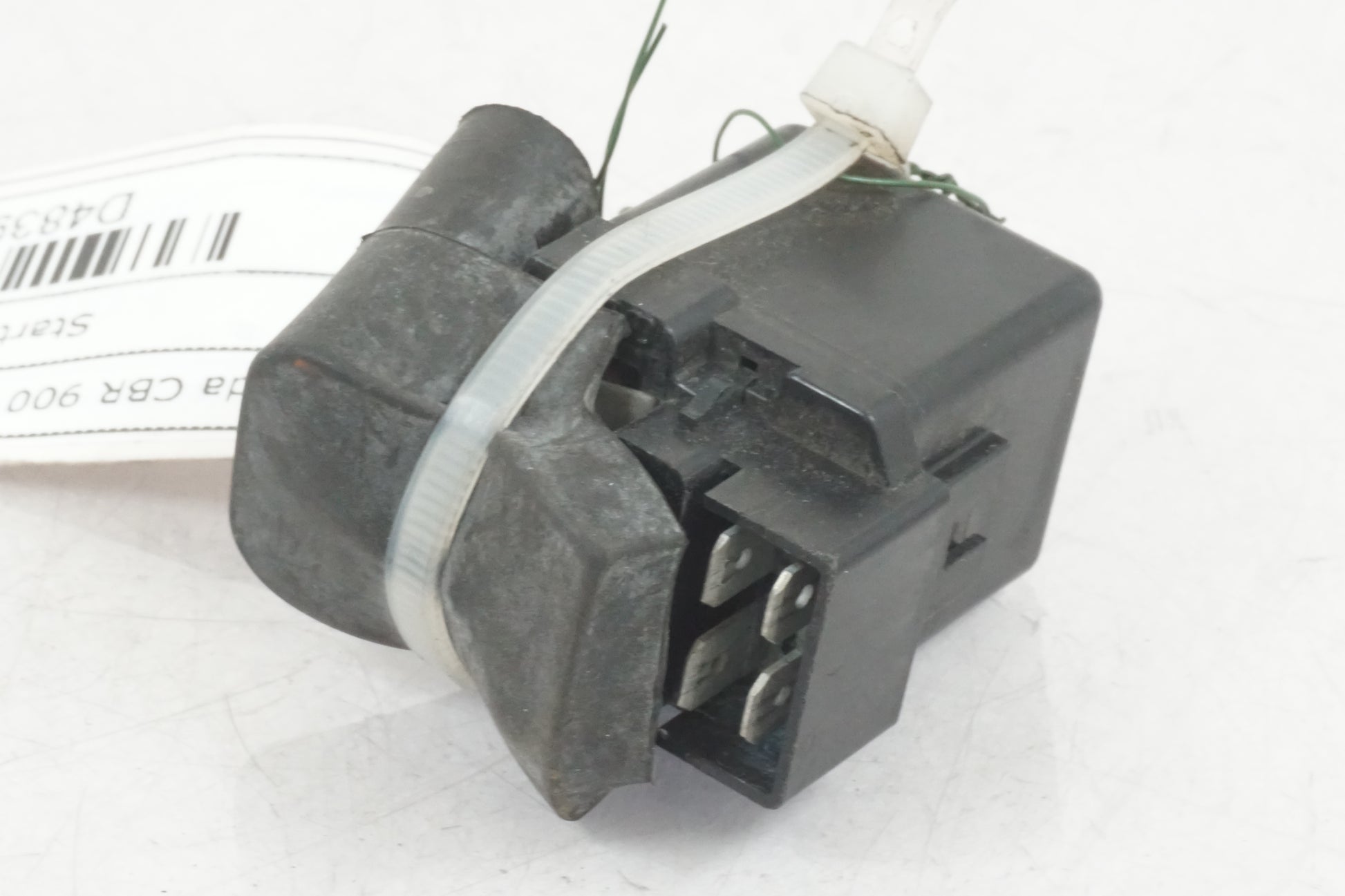 Framsidan på Startrelä från en Honda CBR 900 RR -1999 motorcykel.