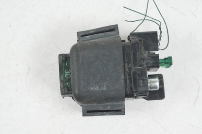 Vänster sida på Startrelä från en Honda VTR 1000 F -1998 motorcykel.