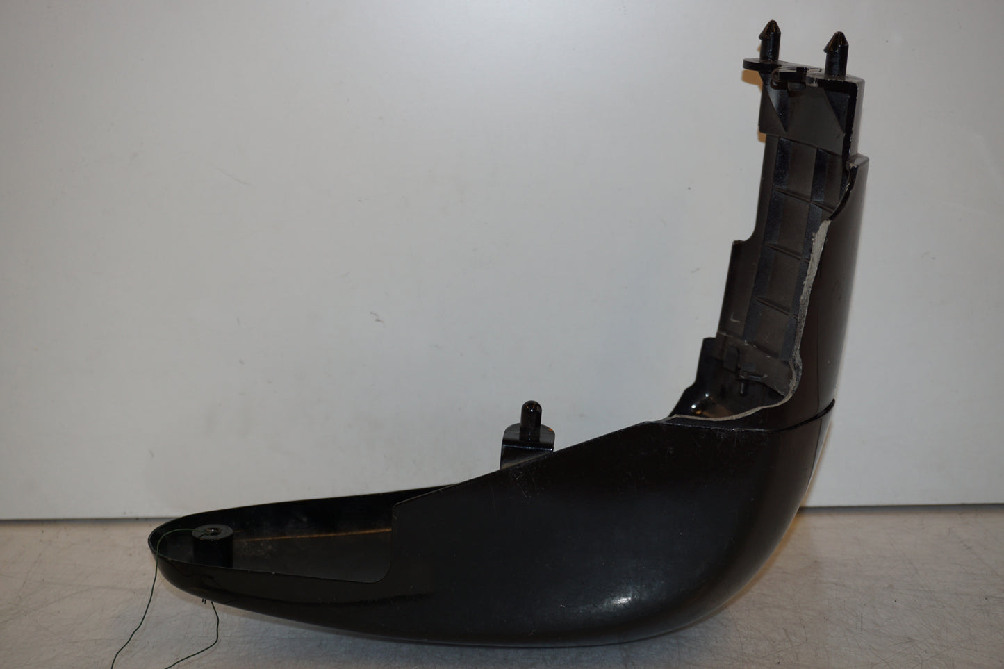 Snett nerifrån på Sidopanel från en Yamaha XV 1600 -2002 motorcykel.