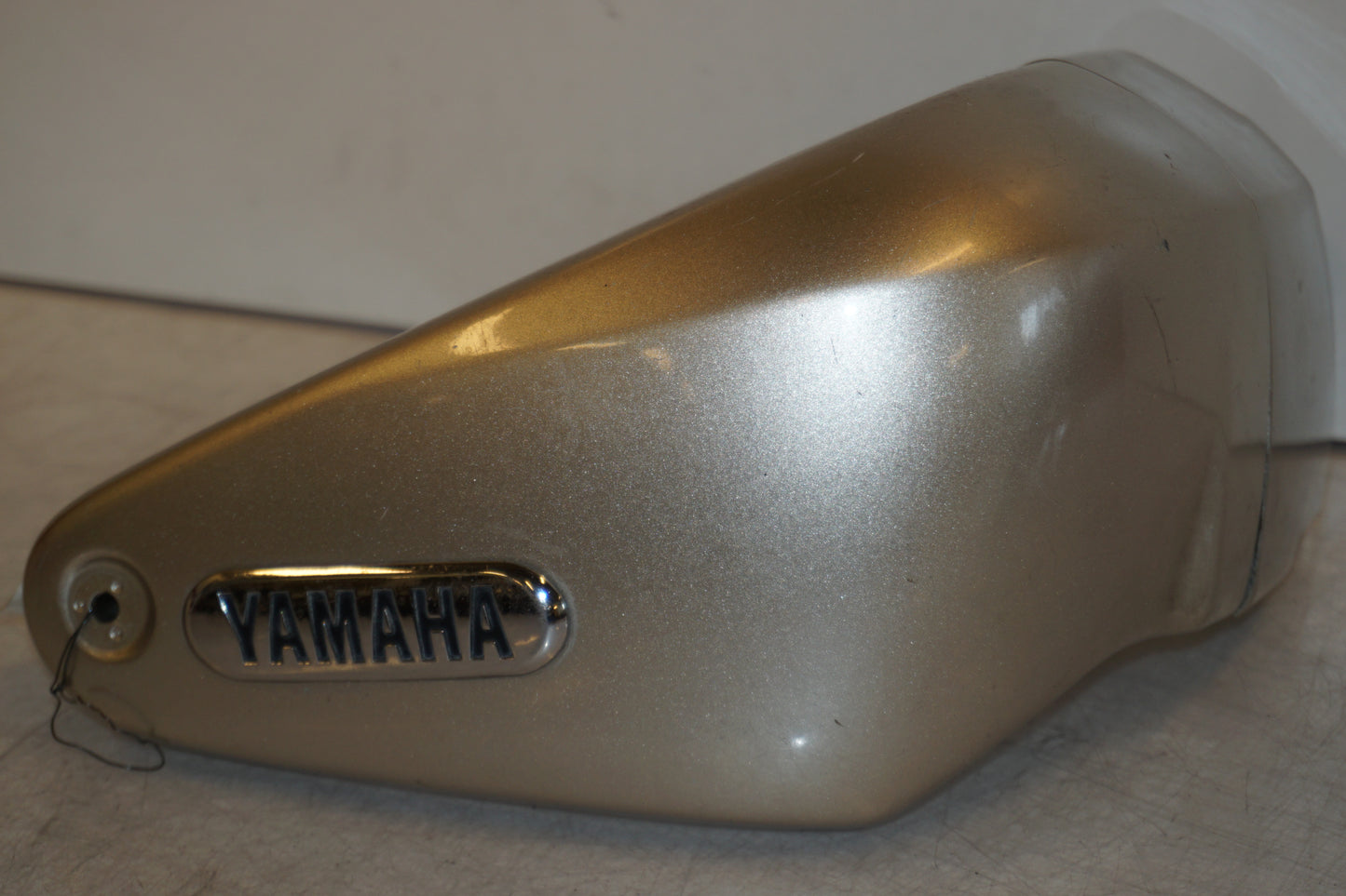 Framsidan på Sidopanel från en Yamaha XV 1600 -2002 motorcykel.