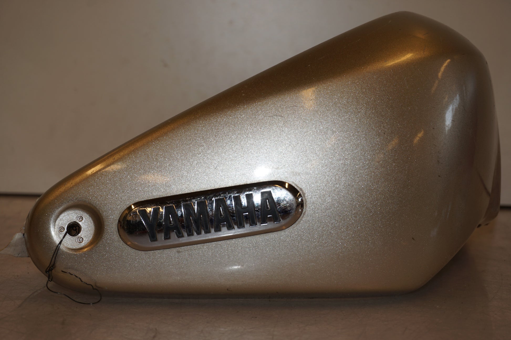 Baksidan på Sidopanel från en Yamaha XV 1600 -2002 motorcykel.