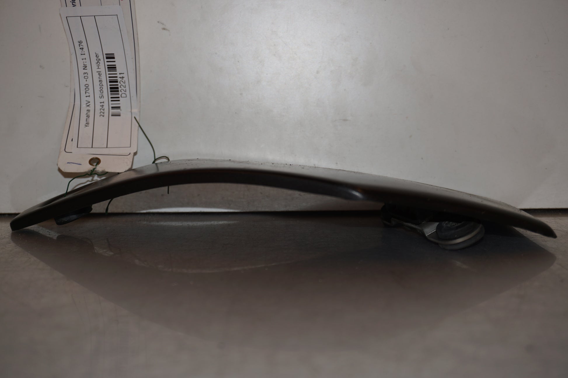 Vänster sida på Sidopanel från en Yamaha XV 1700 -2003 motorcykel.