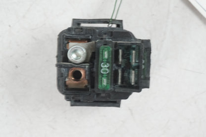 Baksidan på Startrelä från en Honda CBR 1000 RR -2004 motorcykel.