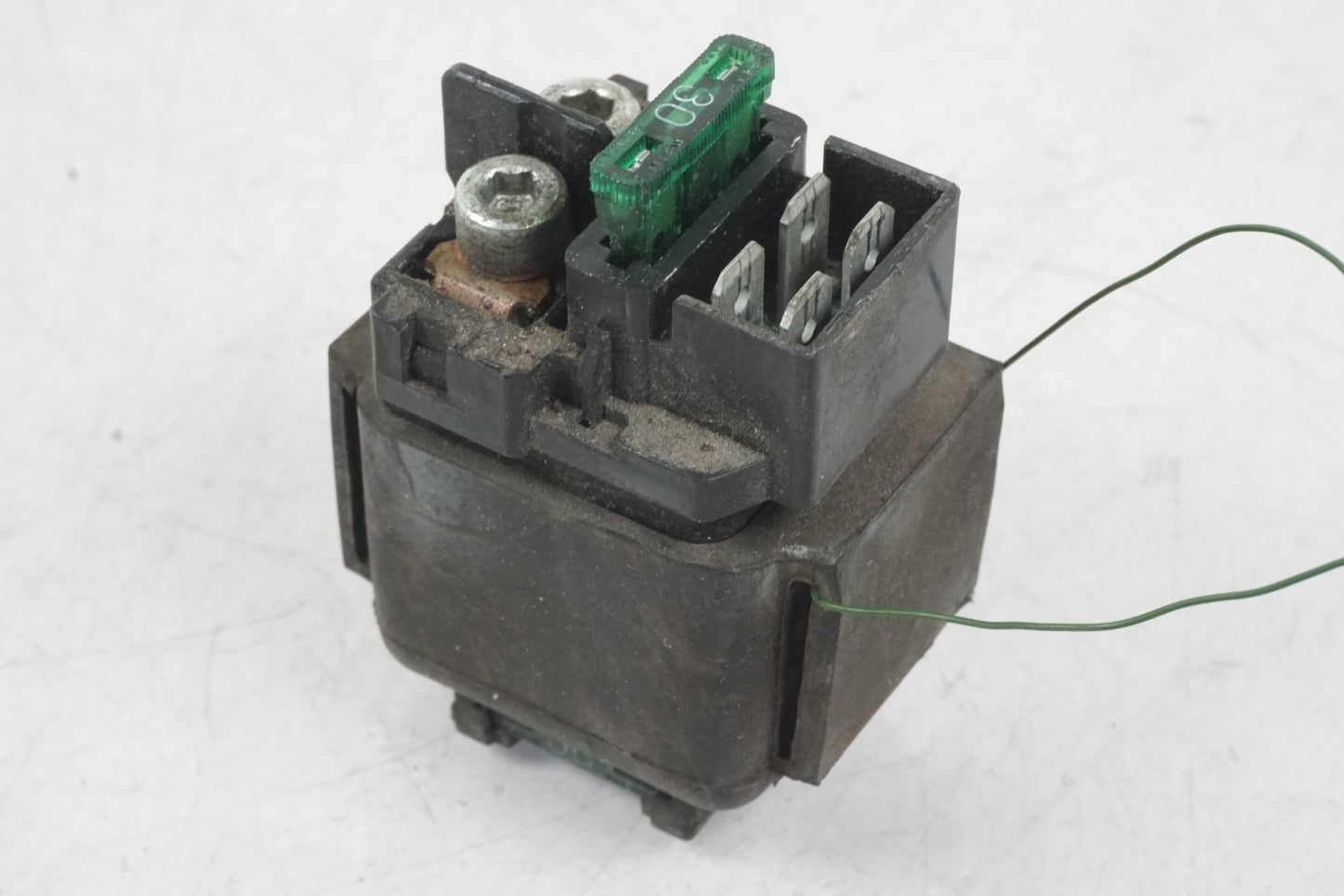 Framsidan på Startrelä från en Honda CBR 1100 XX -1997 motorcykel.