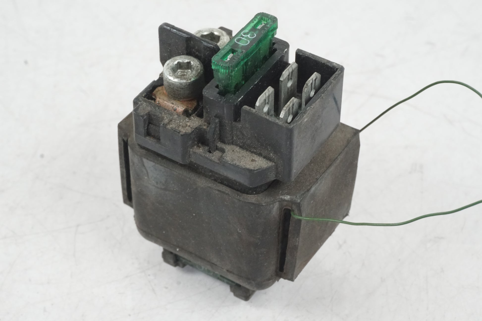 Framsidan på Startrelä från en Honda CBR 1100 XX -1997 motorcykel.