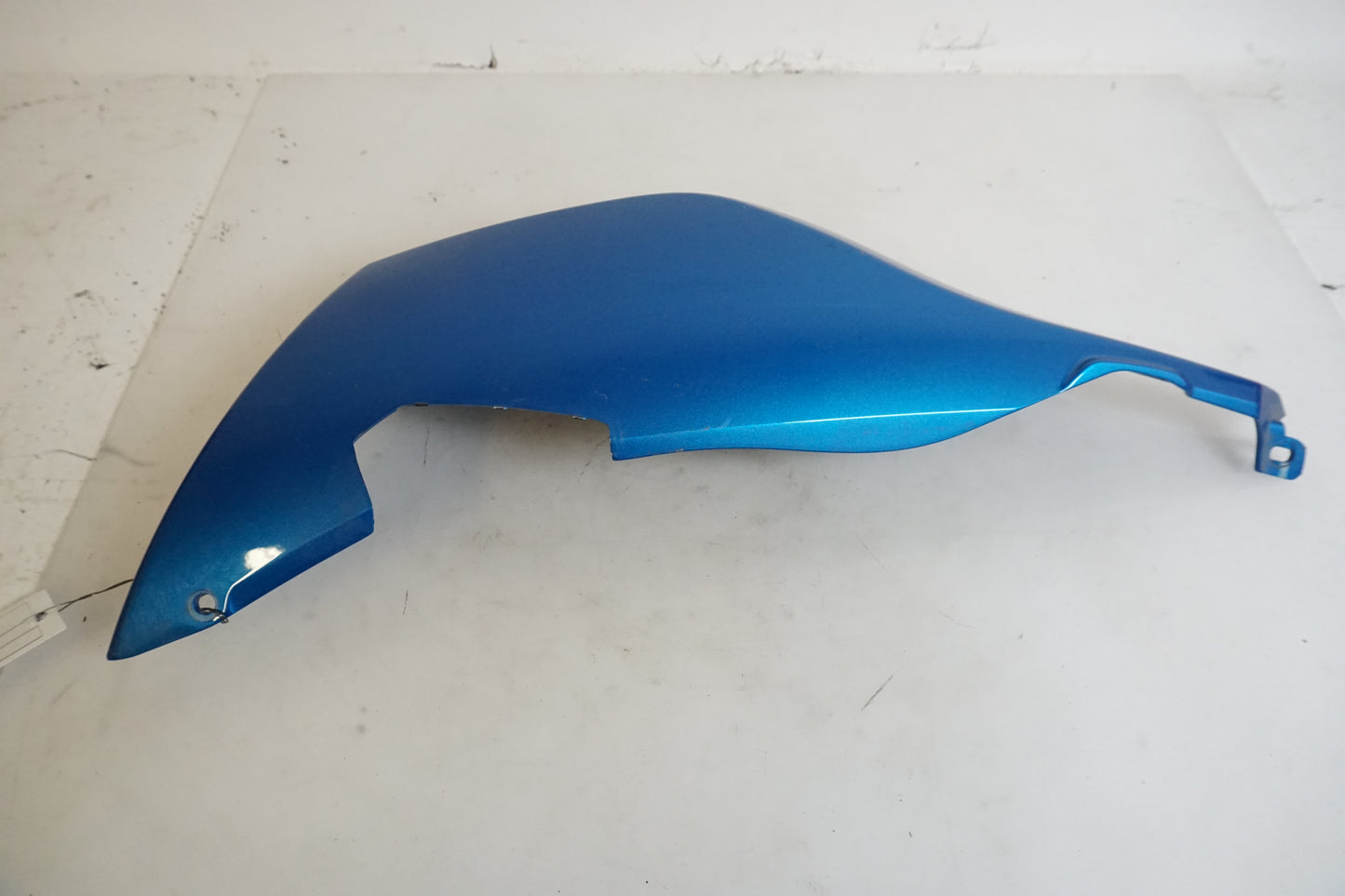 Snett uppifrån på Bakvinge från en BMW K 1200 S -2007 motorcykel.