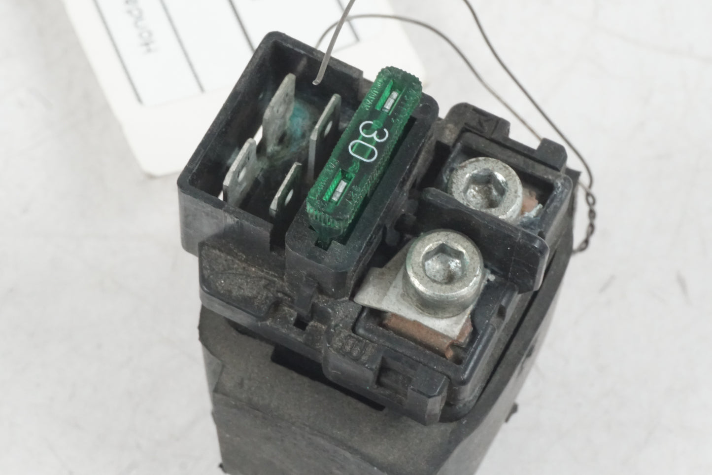 Baksidan på Startrelä från en Honda CBR 1100 XX -1998 motorcykel.