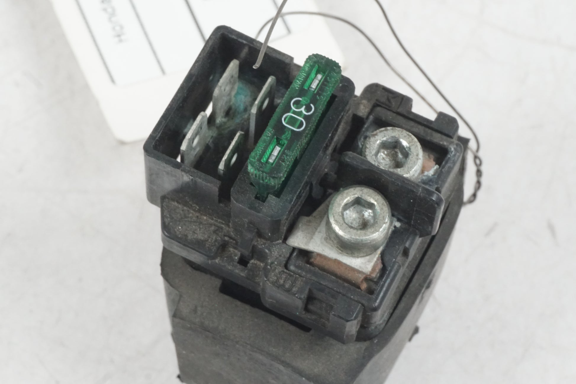 Baksidan på Startrelä från en Honda CBR 1100 XX -1998 motorcykel.