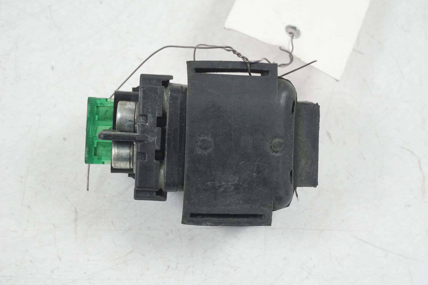 Höger sida på Startrelä från en Honda CBR 1100 XX -1998 motorcykel.