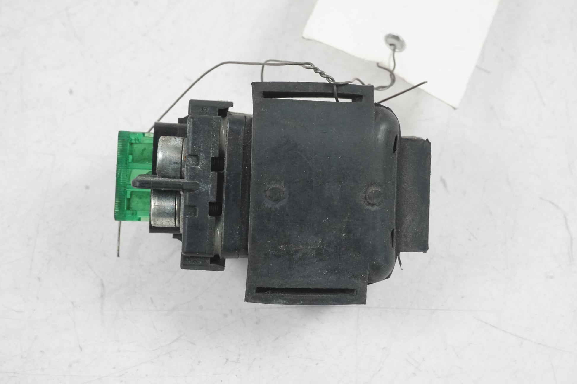 Höger sida på Startrelä från en Honda CBR 1100 XX -1998 motorcykel.