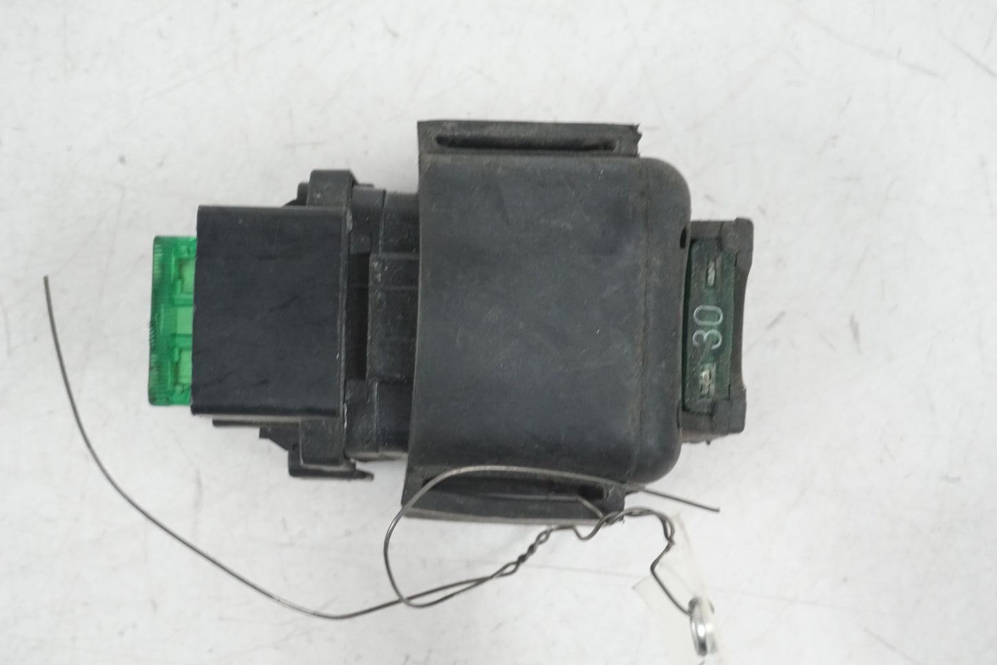 Vänster sida på Startrelä från en Honda CBR 1100 XX -1998 motorcykel.