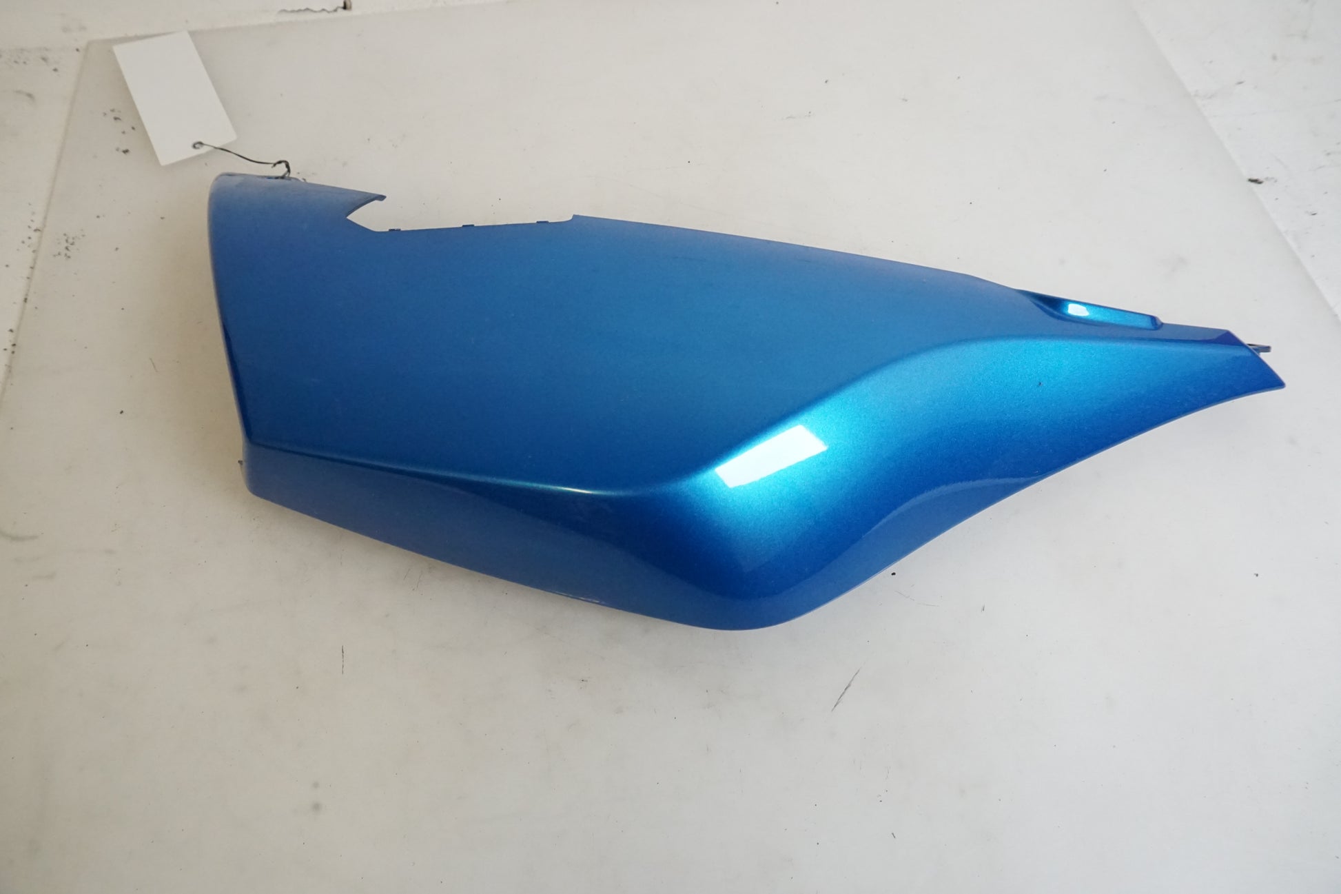 Baksidan på Bakvinge från en BMW K 1200 S -2007 motorcykel.