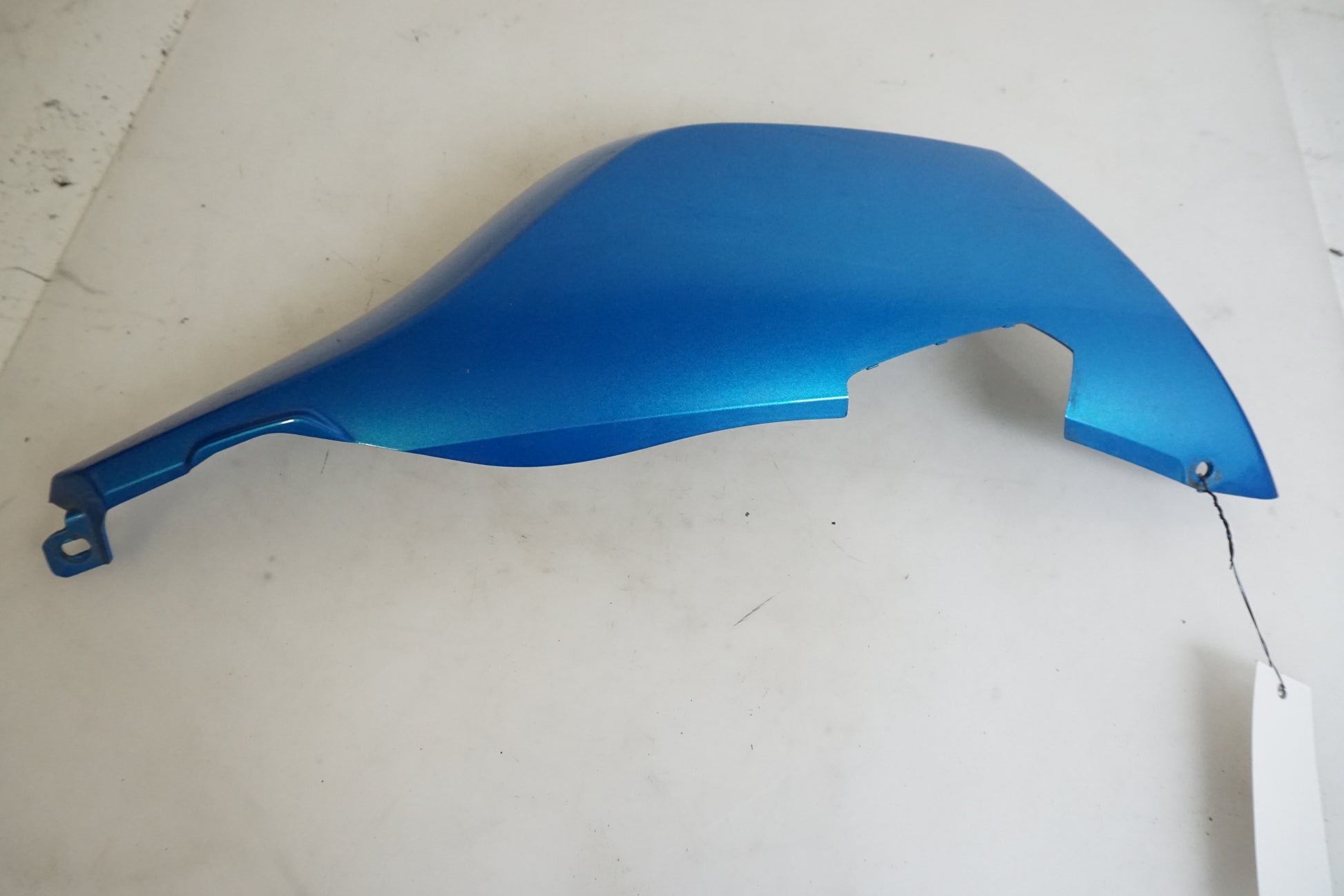 Snett uppifrån på Bakvinge från en BMW K 1200 S -2007 motorcykel.