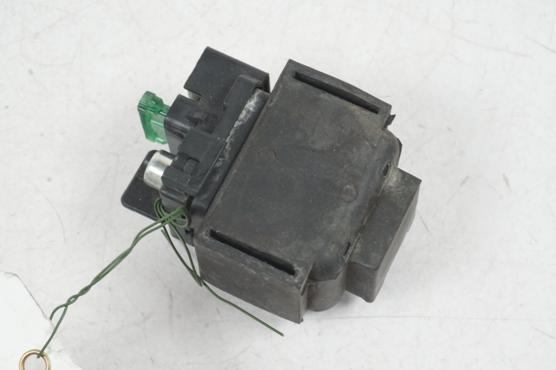 Vänster sida på Startrelä från en Honda CBR 1100 XX -1999 motorcykel.