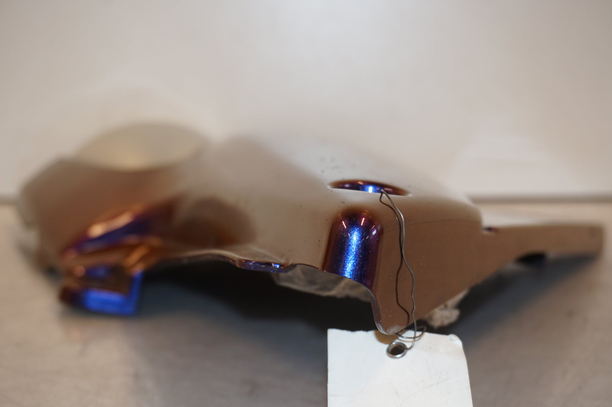 Snett uppifrån på Sidopanel från en Yamaha XJR 1300 -2000 motorcykel.