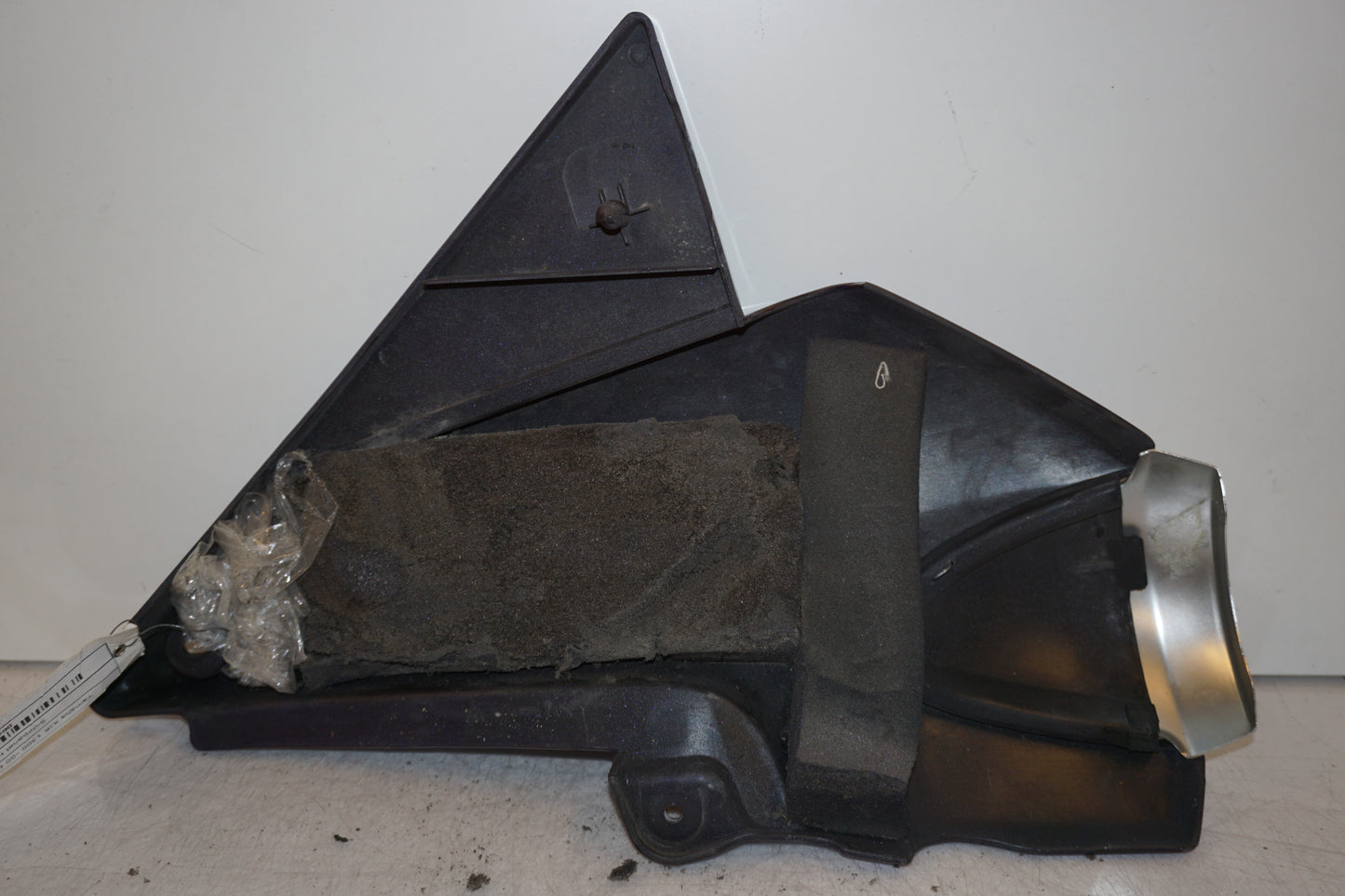 Snett nerifrån på Sidopanel från en Yamaha XJR 1300 -2000 motorcykel.