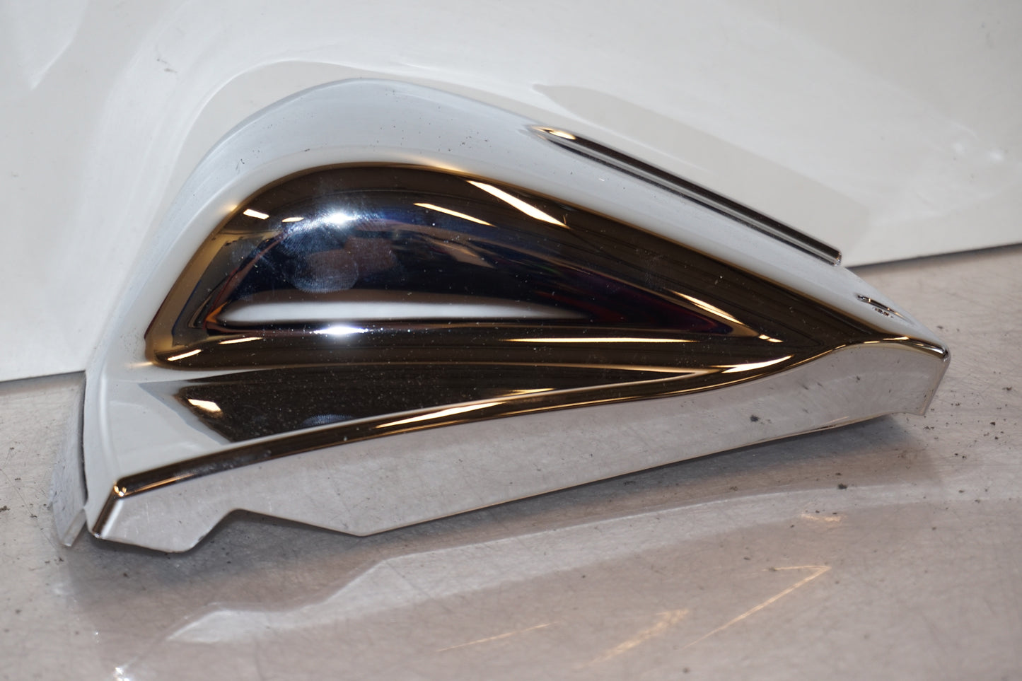 Baksidan på Sidopanel från en Yamaha XVS 650 -1998 motorcykel.