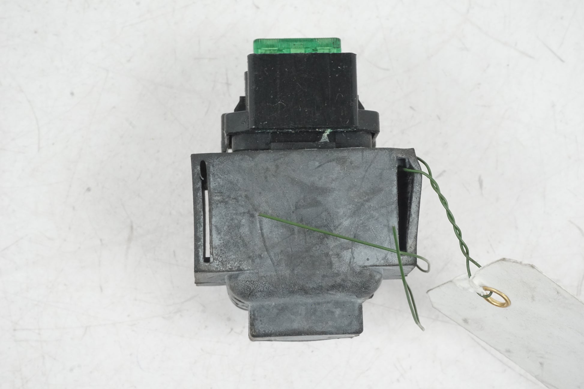 Vänster sida på Startrelä från en Honda CB 1300 F -2004 motorcykel.