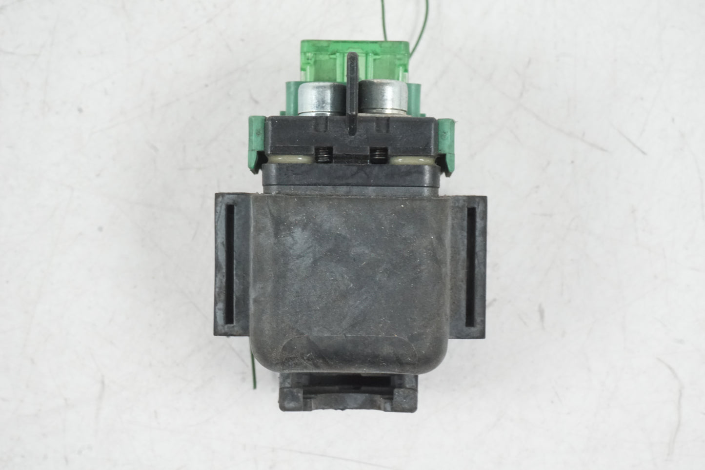 Höger sida på Startrelä från en Honda VT 1100 C -1999 motorcykel.