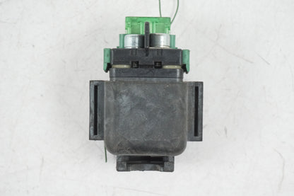 Höger sida på Startrelä från en Honda VT 1100 C -1999 motorcykel.