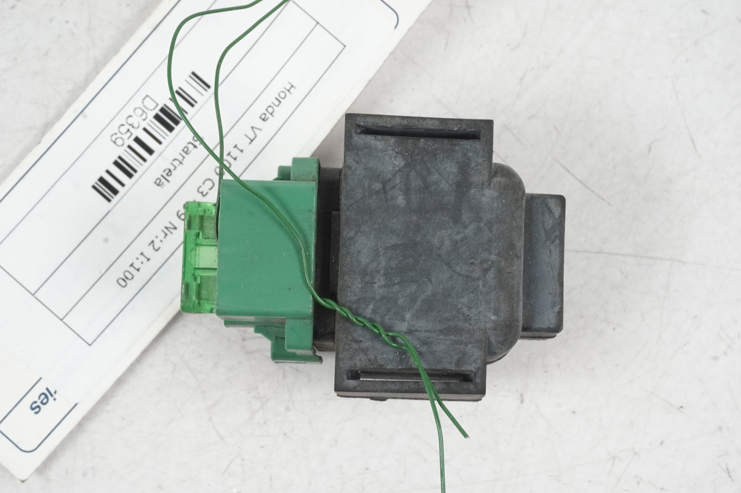 Vänster sida på Startrelä från en Honda VT 1100 C -1999 motorcykel.