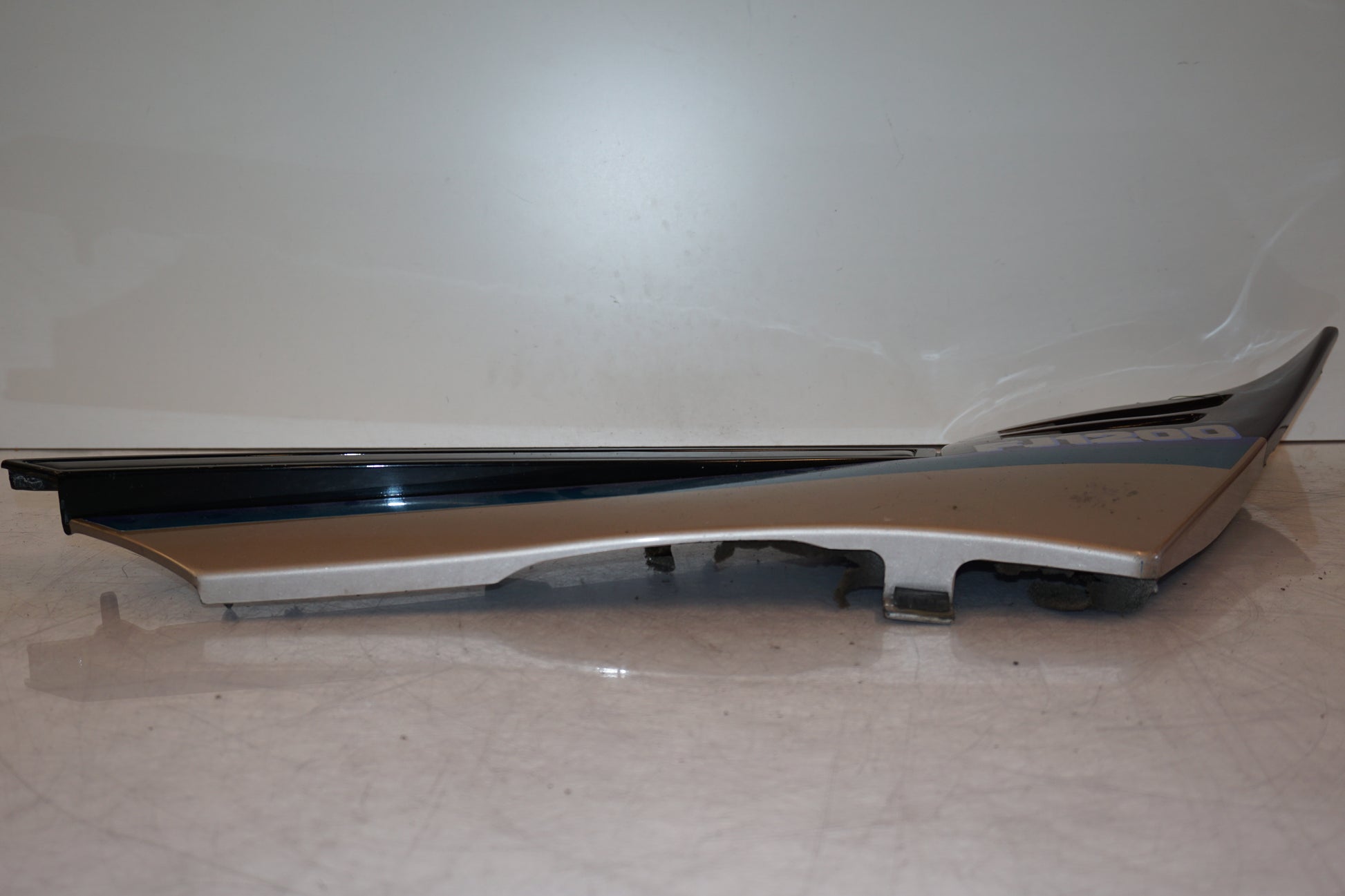 Baksidan på Sidopanel från en Yamaha FJ 1200 -1991 motorcykel.