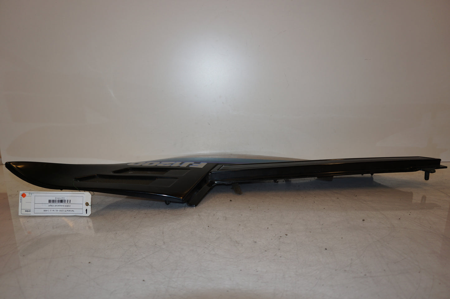 Vänster sida på Sidopanel från en Yamaha FJ 1200 -1991 motorcykel.