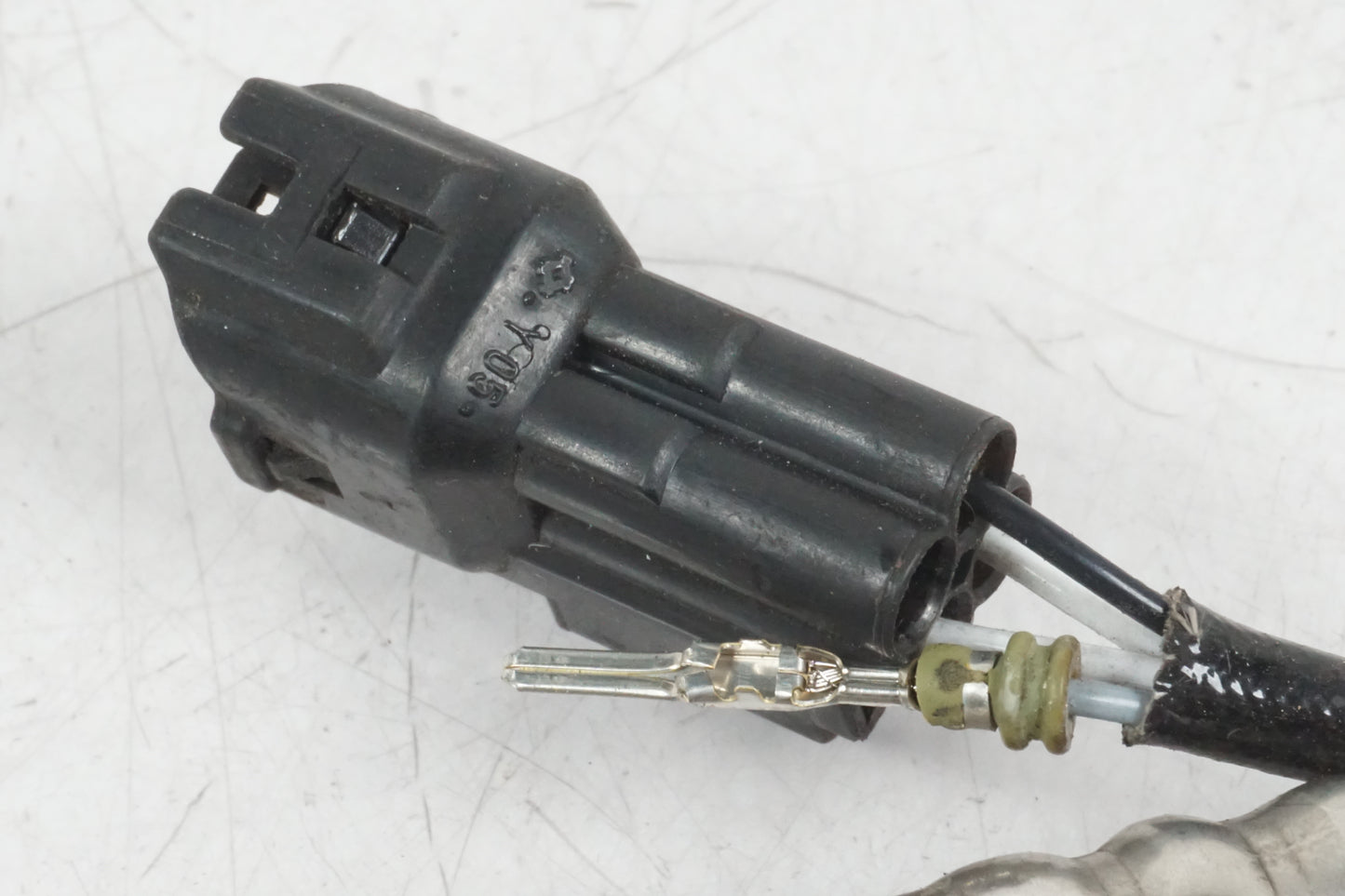 Baksidan på Lambdasond från en Honda CBR 600 -1997 motorcykel.