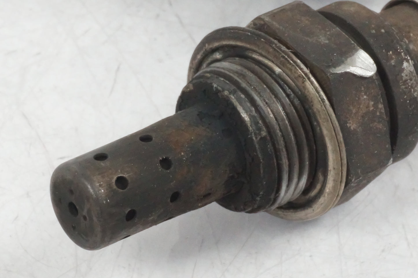 Höger sida på Lambdasond från en Honda CBR 600 -1997 motorcykel.