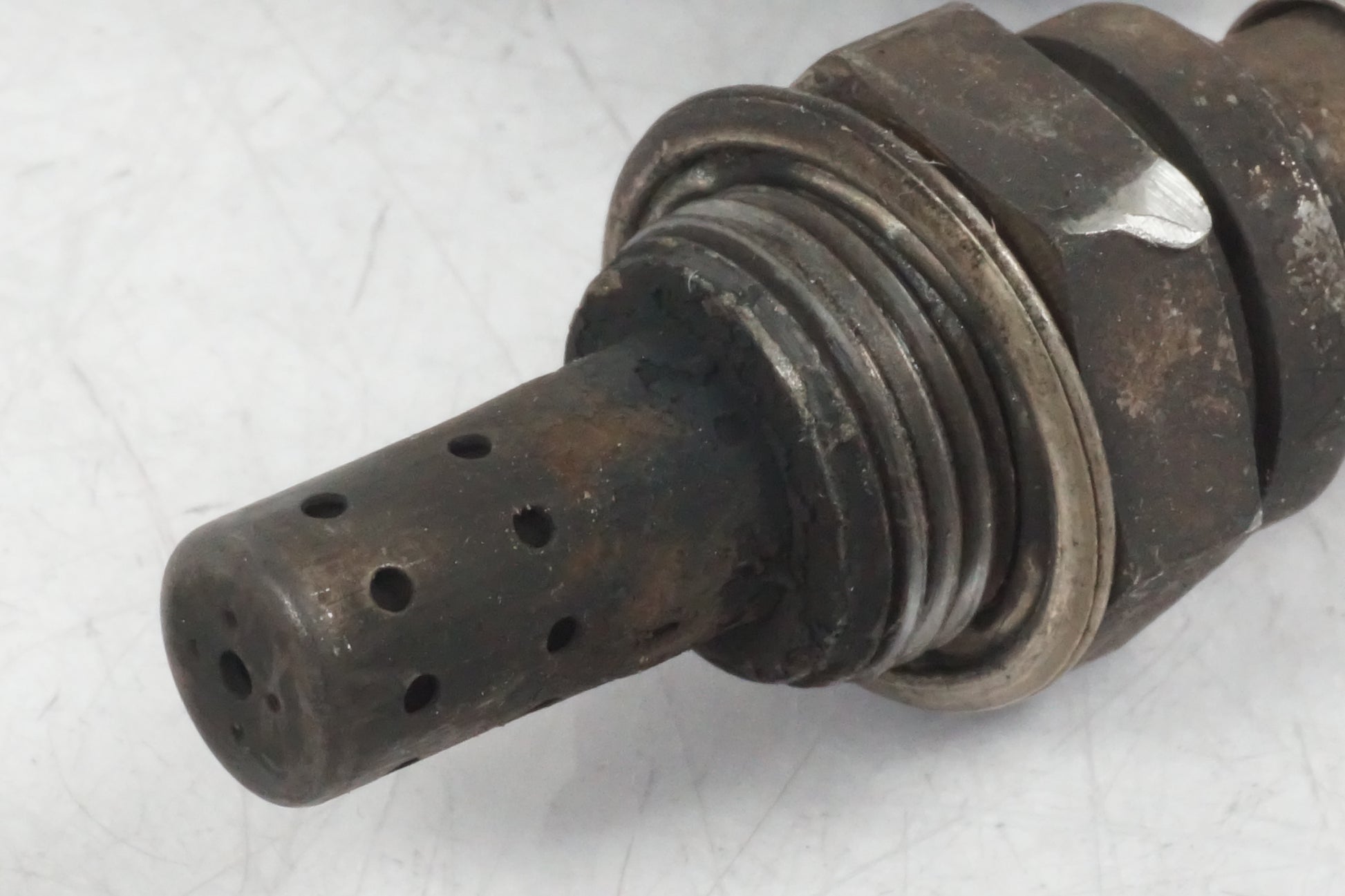 Höger sida på Lambdasond från en Honda CBR 600 -1997 motorcykel.