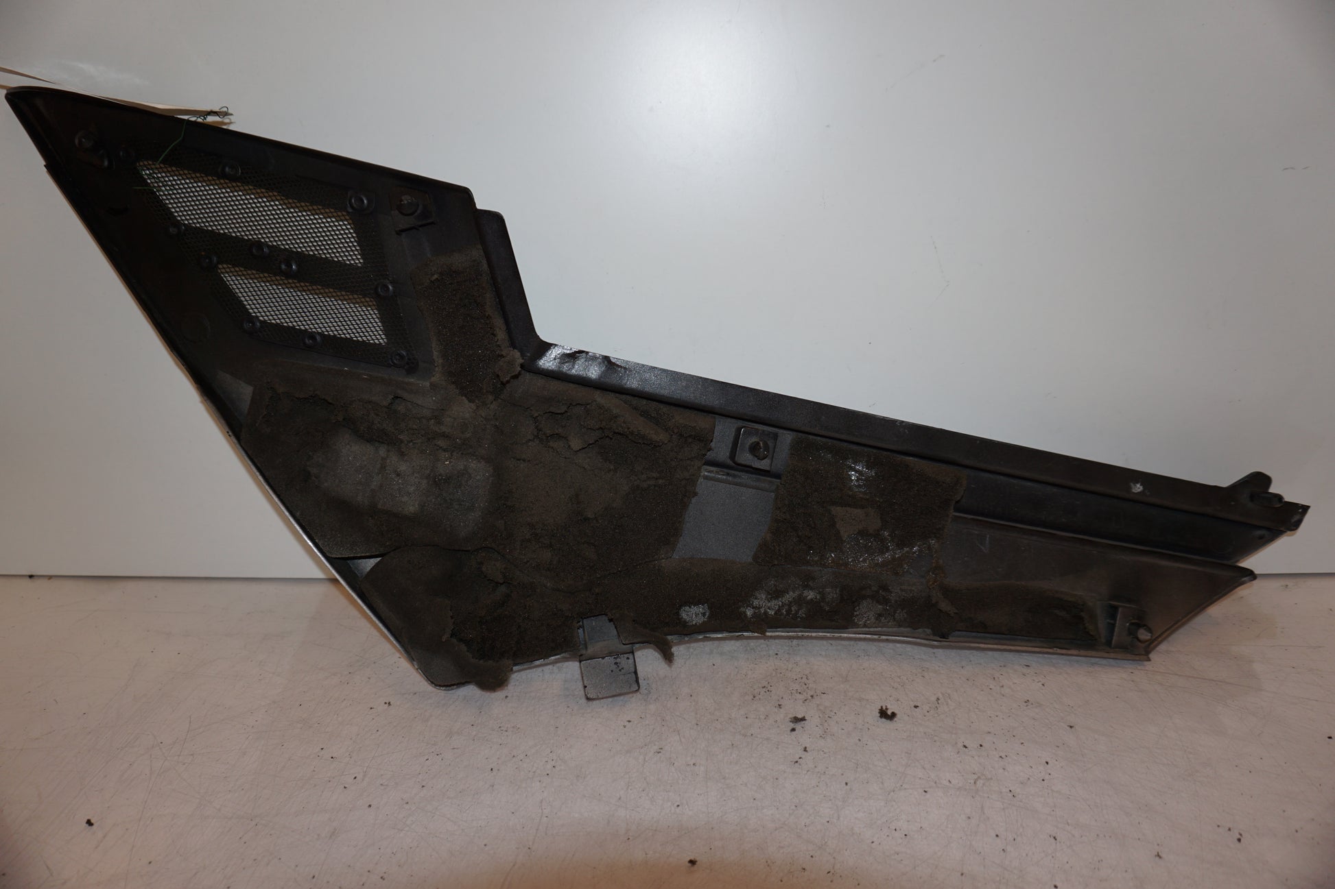 Snett nerifrån på Sidopanel från en Yamaha FJ 1200 -1991 motorcykel.