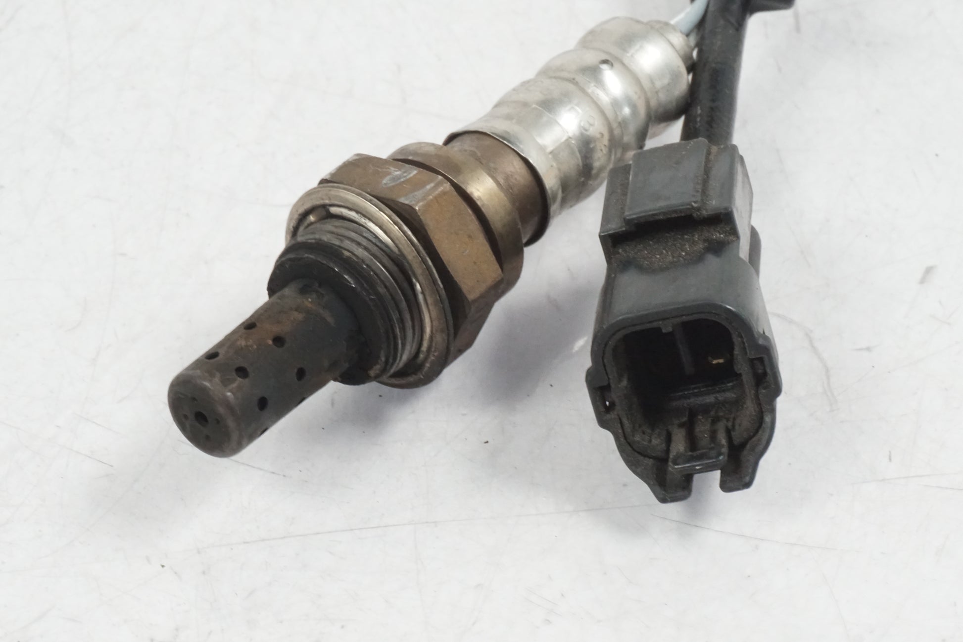 Vänster sida på Lambdasond från en Honda CBR 600 -1997 motorcykel.