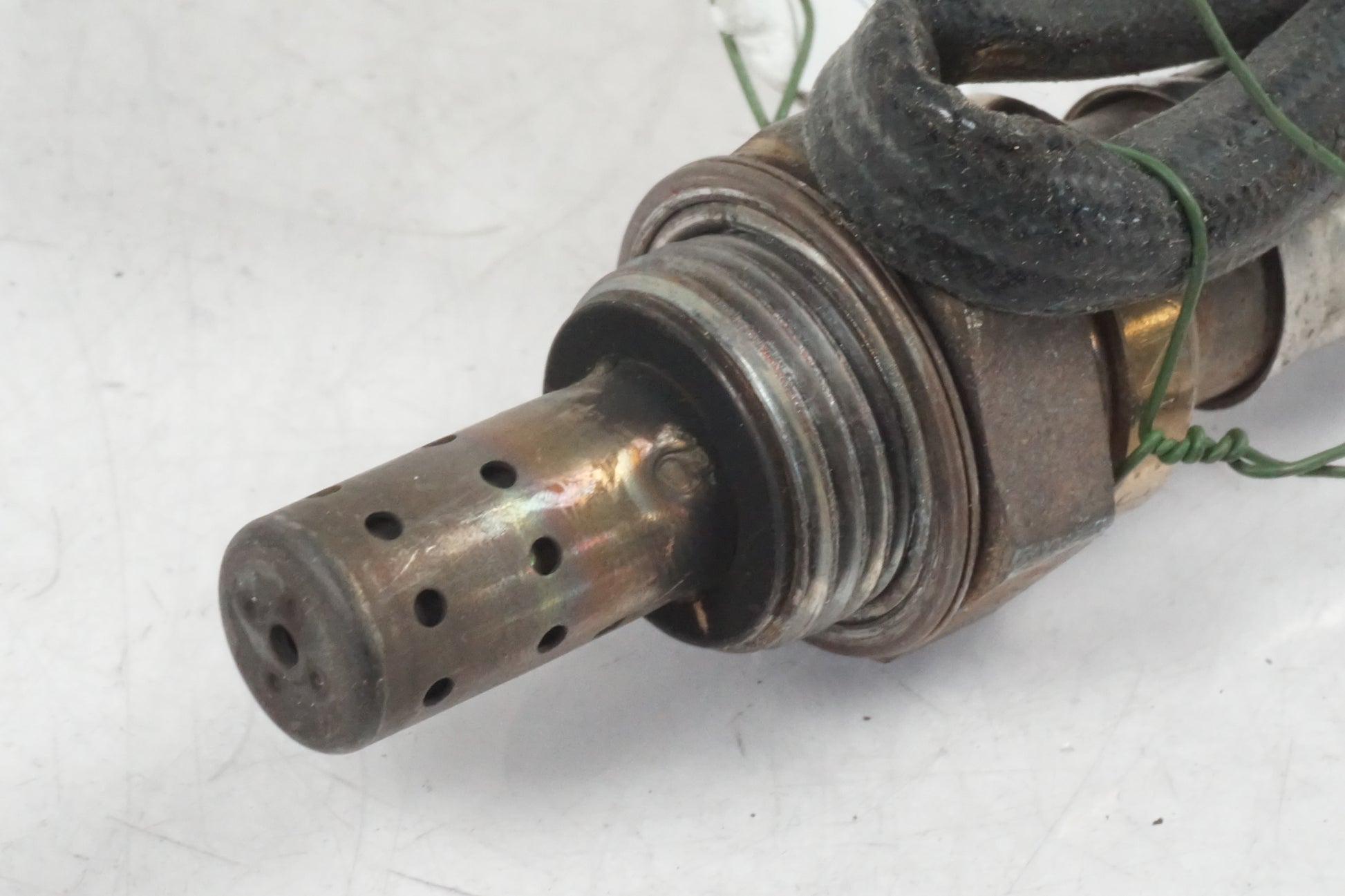 Baksidan på Lambdasond från en Honda VT 750 -2008 motorcykel.