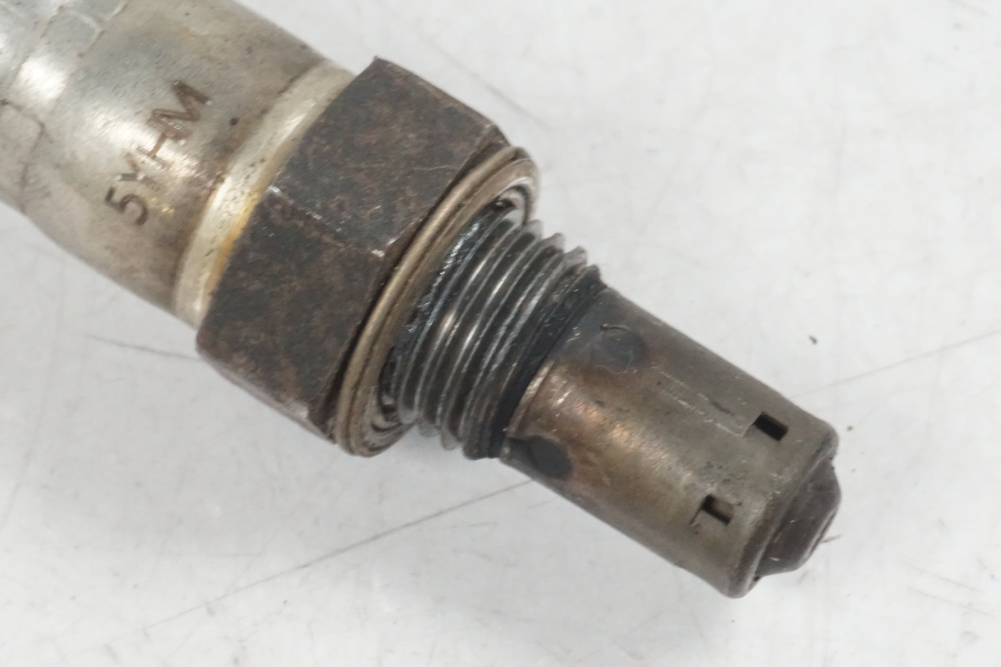 Baksidan på Lambdasond från en Honda CRF 1000 Africa Twin -2016 motorcykel.