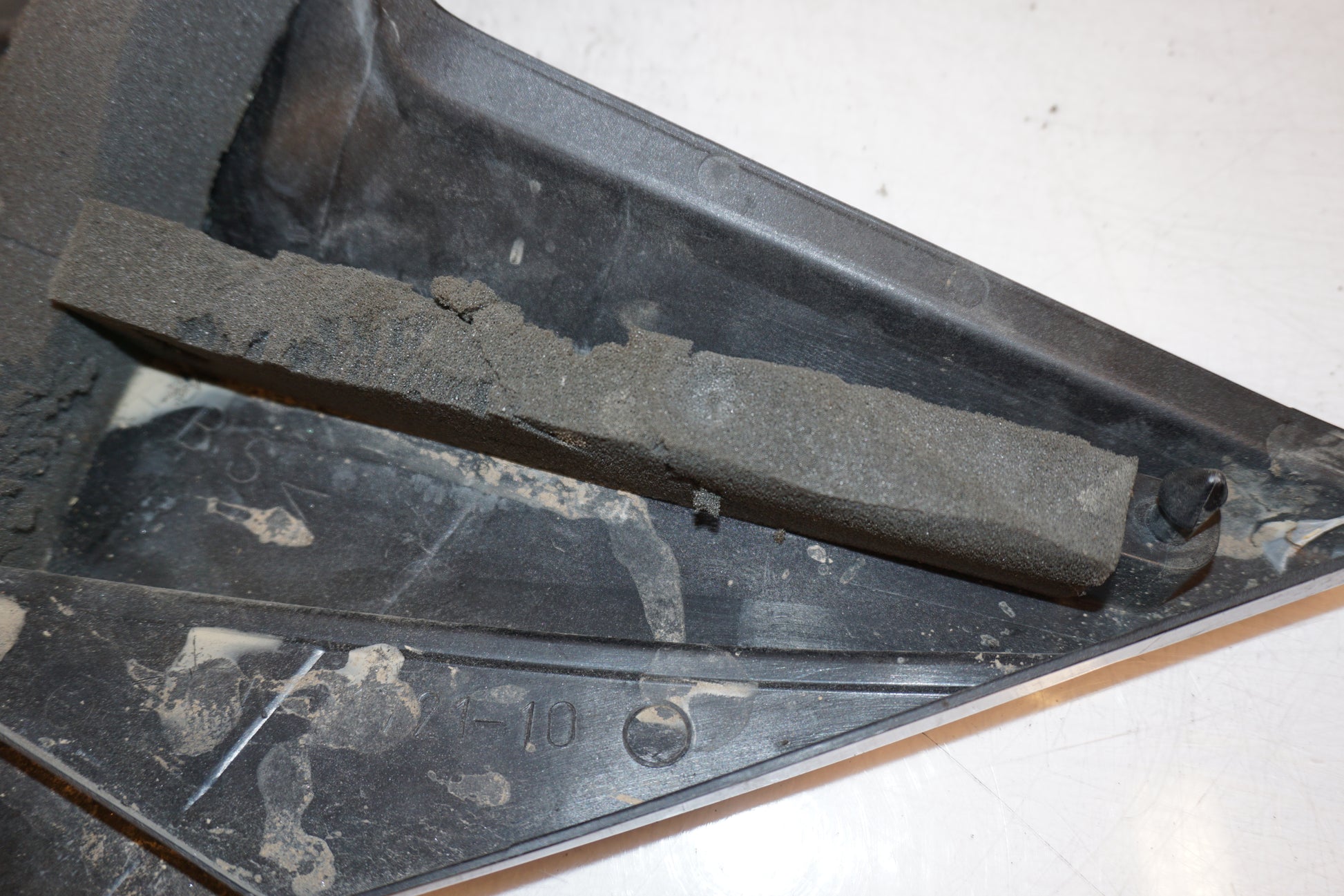 Extrabild1 på Sidopanel från en Yamaha XJR 1300 -2002 motorcykel.