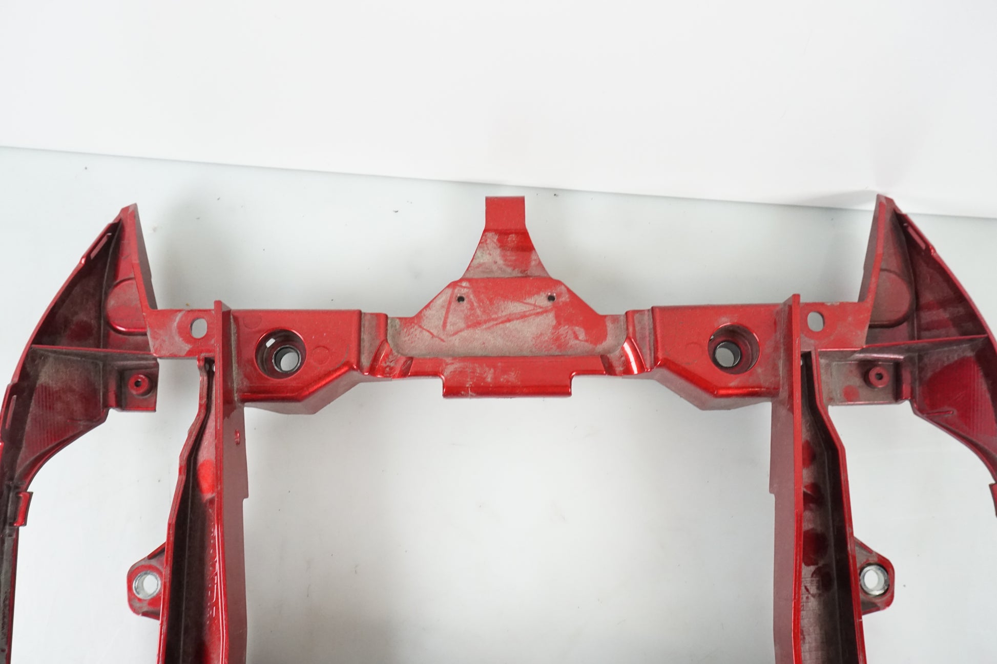 Snett nerifrån på Bakvinge från en Honda CTX 1300 -2014 motorcykel.