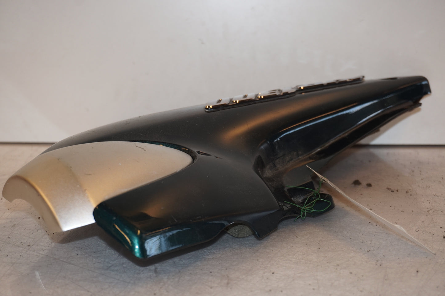 Vänster sida på Sidopanel från en Yamaha XJR 1300 -1999 motorcykel.