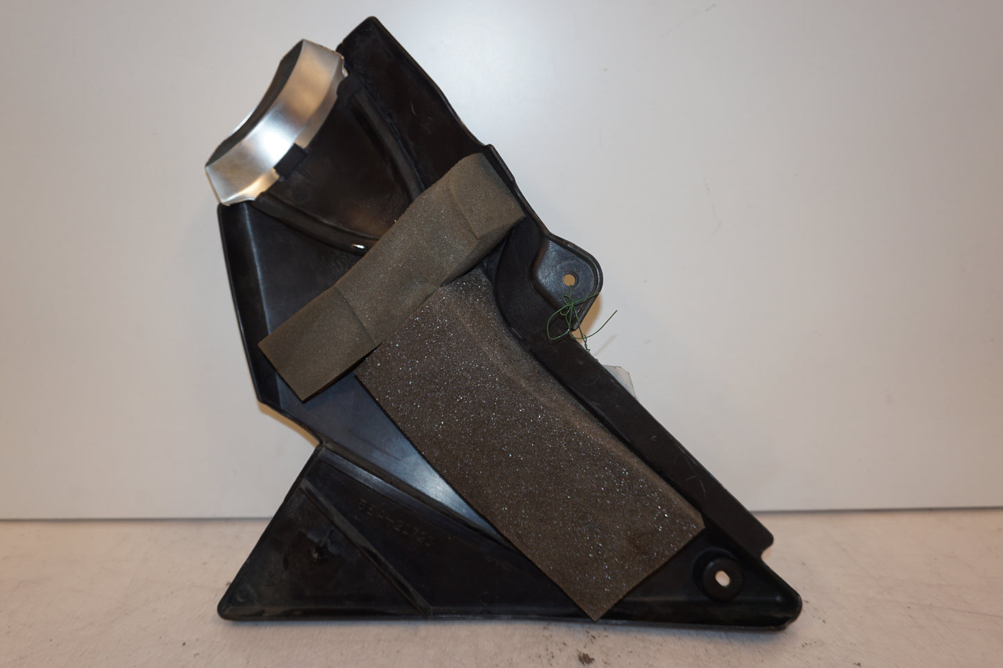 Snett nerifrån på Sidopanel från en Yamaha XJR 1300 -1999 motorcykel.