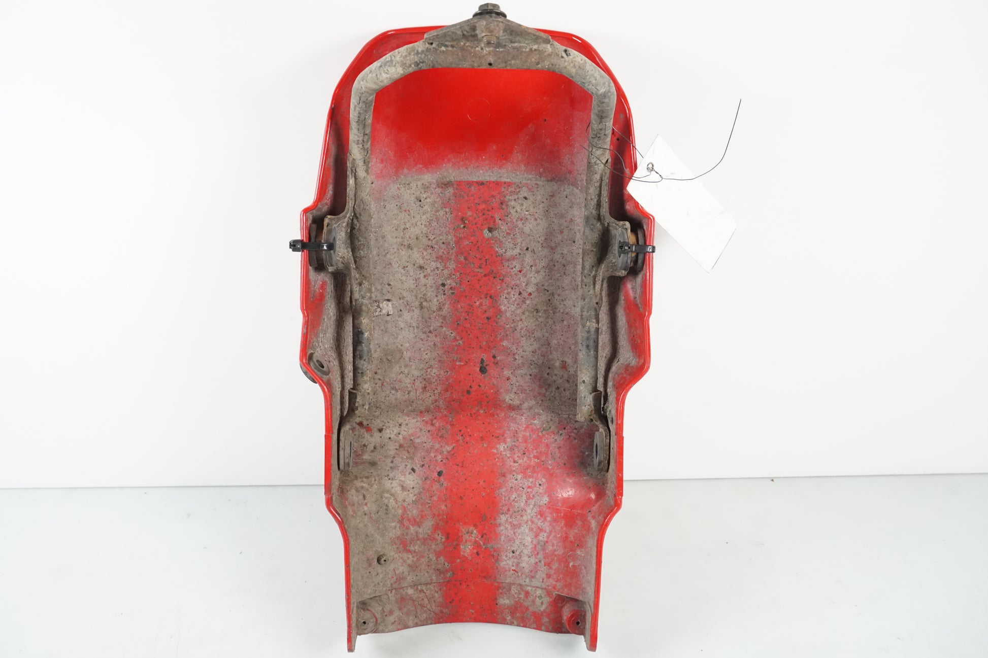 Snett nerifrån på Bakvinge från en Honda XL 600 V -1989 motorcykel.