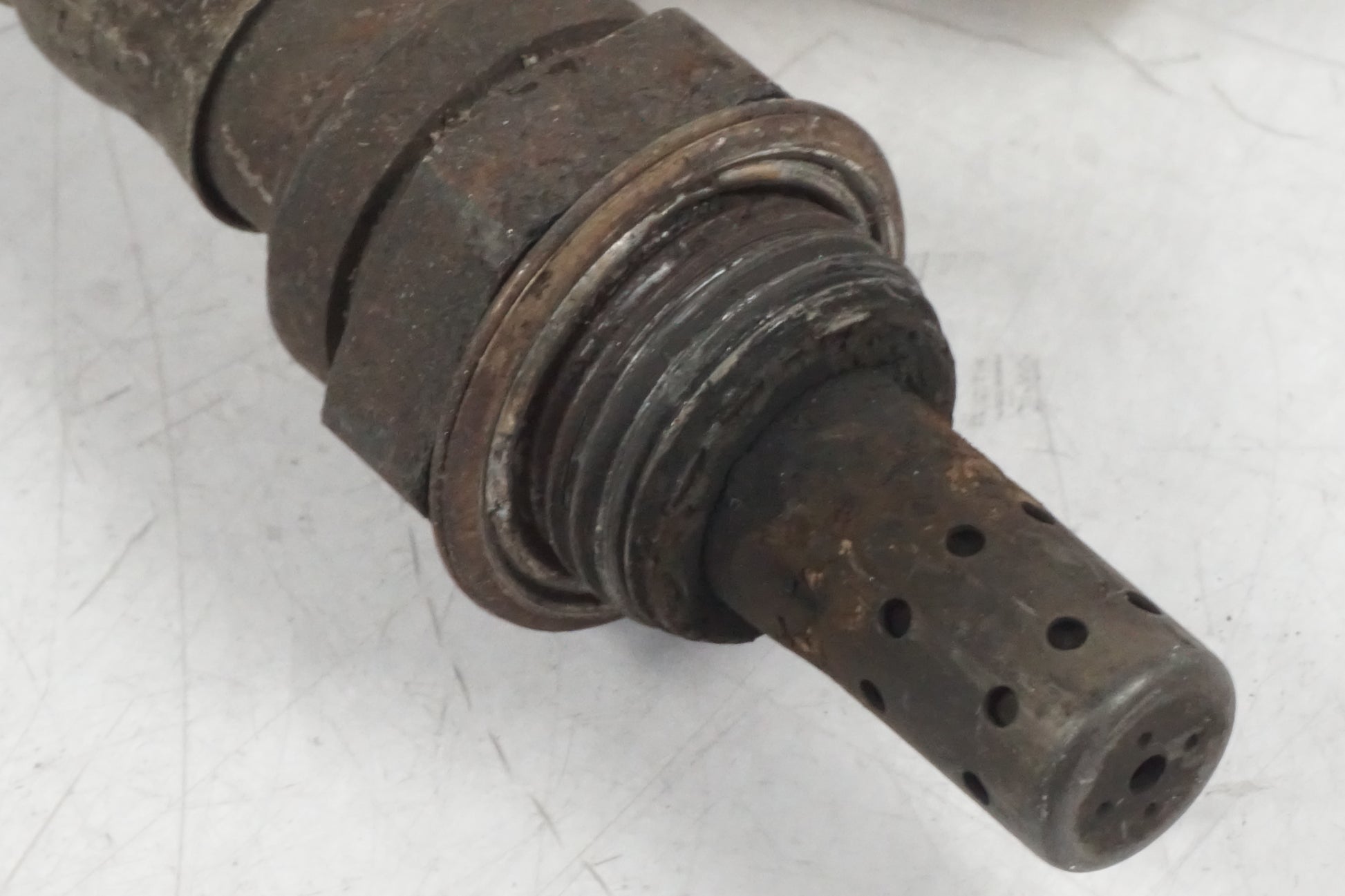 Baksidan på Lambdasond från en Honda CBR 600 -1997 motorcykel.