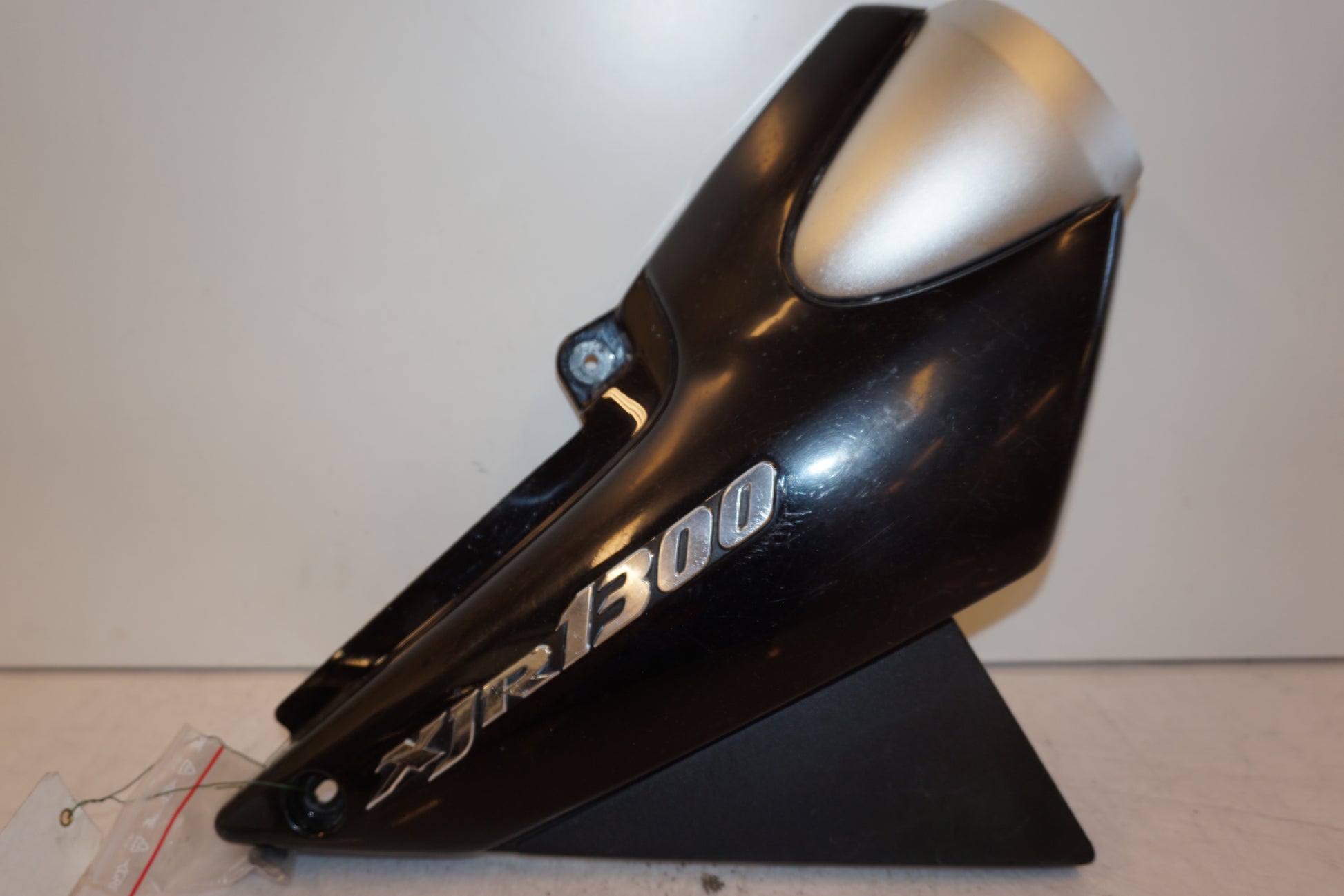 Framsidan på Sidopanel från en Yamaha FJR 1300 -2007 motorcykel.