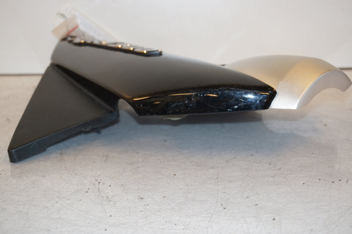 Snett uppifrån på Sidopanel från en Yamaha FJR 1300 -2007 motorcykel.