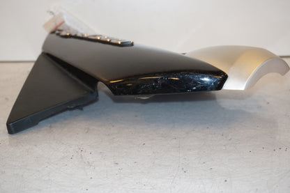 Snett uppifrån på Sidopanel från en Yamaha FJR 1300 -2007 motorcykel.