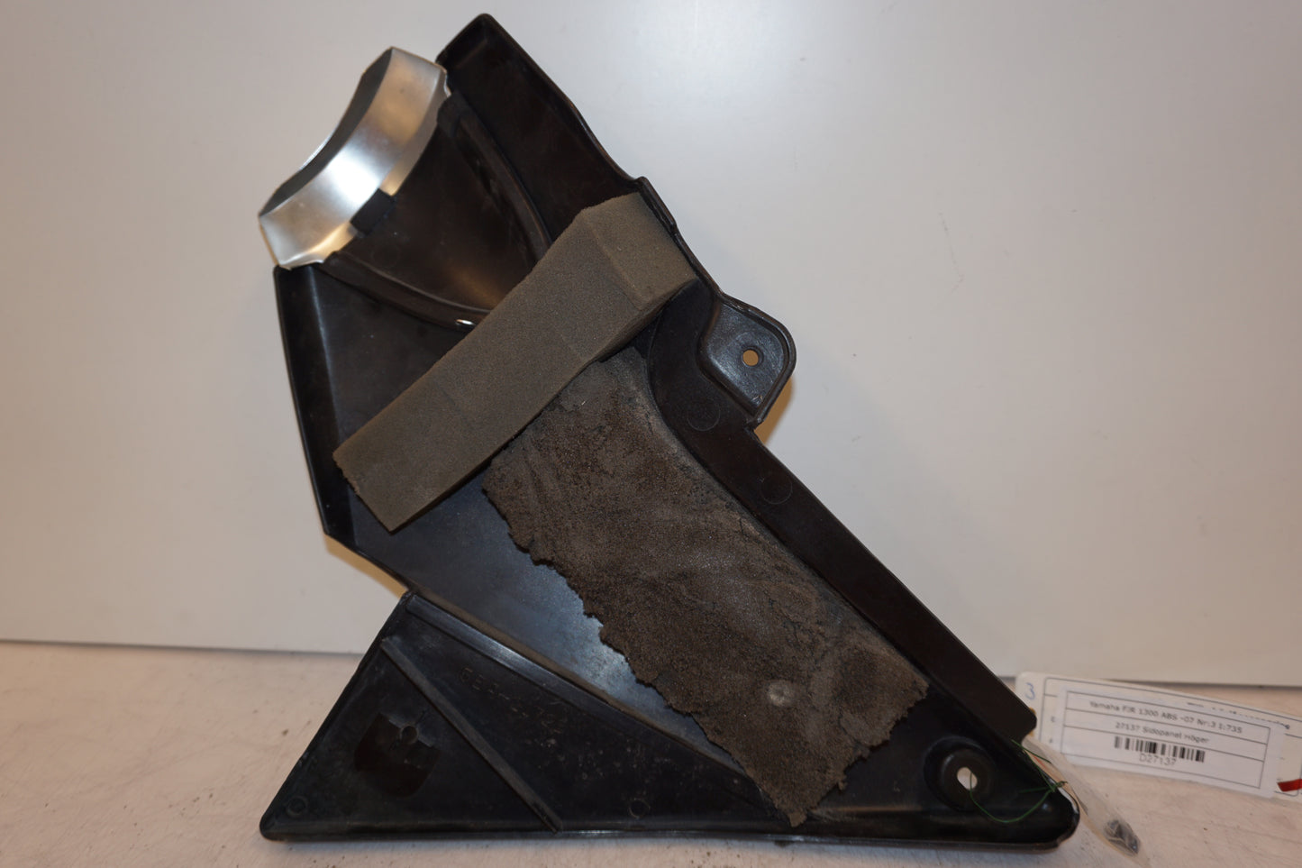 Snett nerifrån på Sidopanel från en Yamaha FJR 1300 -2007 motorcykel.