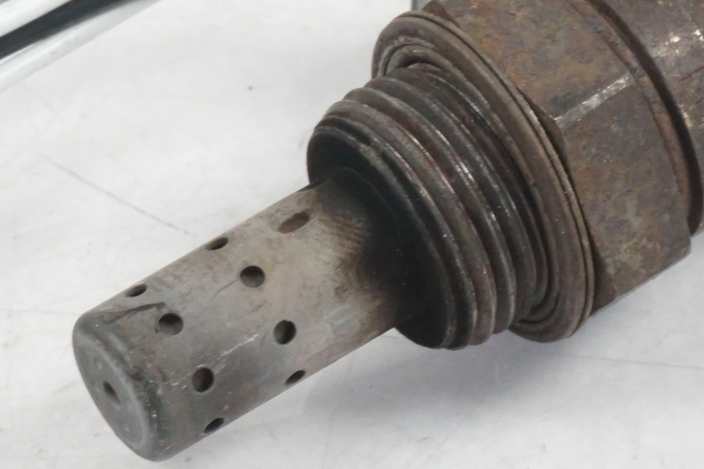 Vänster sida på Lambdasond från en Honda CBR 1000 RR -2006 motorcykel.