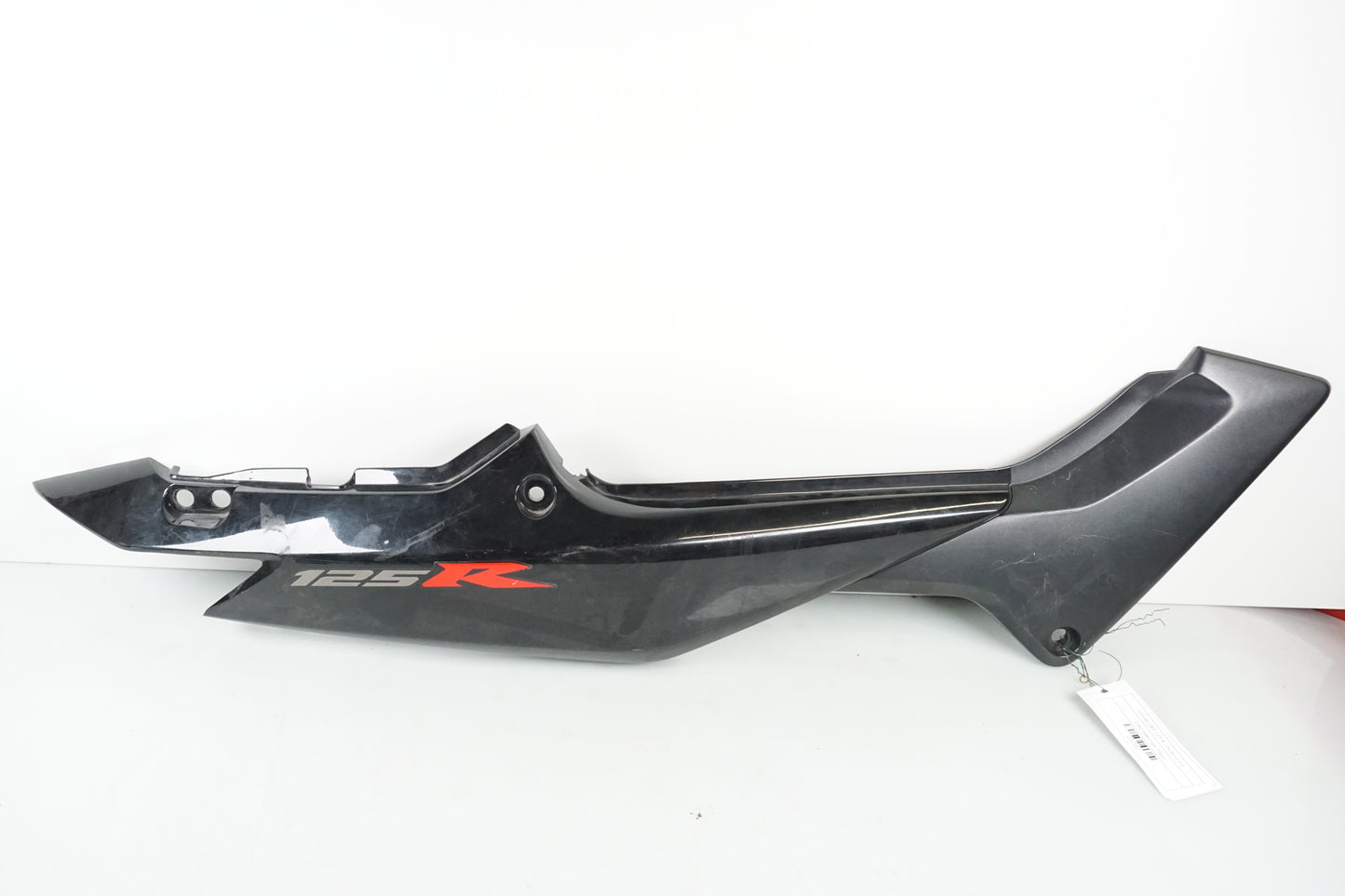 Framsidan på Bakvinge från en Honda CBR 125 R -2004 motorcykel.