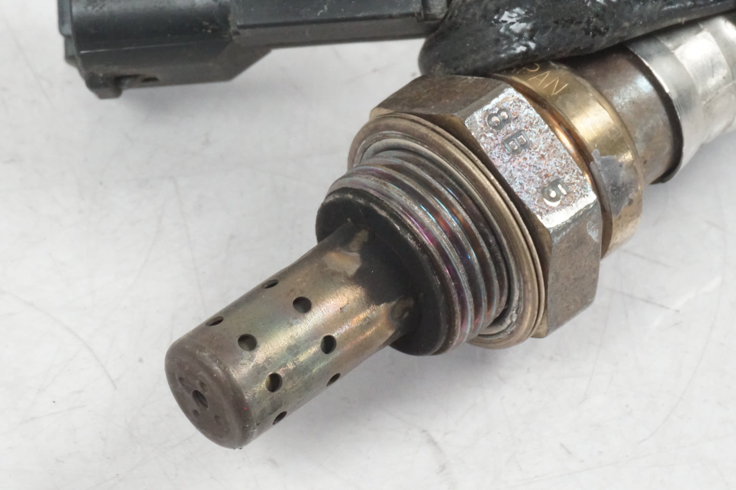 Baksidan på Lambdasond från en Honda VT 750 -2008 motorcykel.