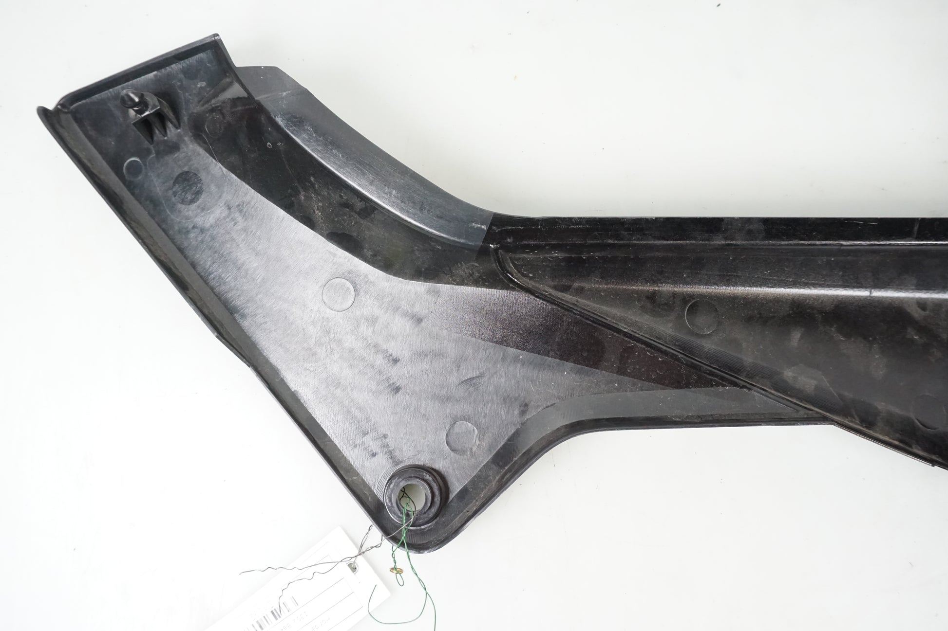 Snett uppifrån på Bakvinge från en Honda CBR 125 R -2004 motorcykel.